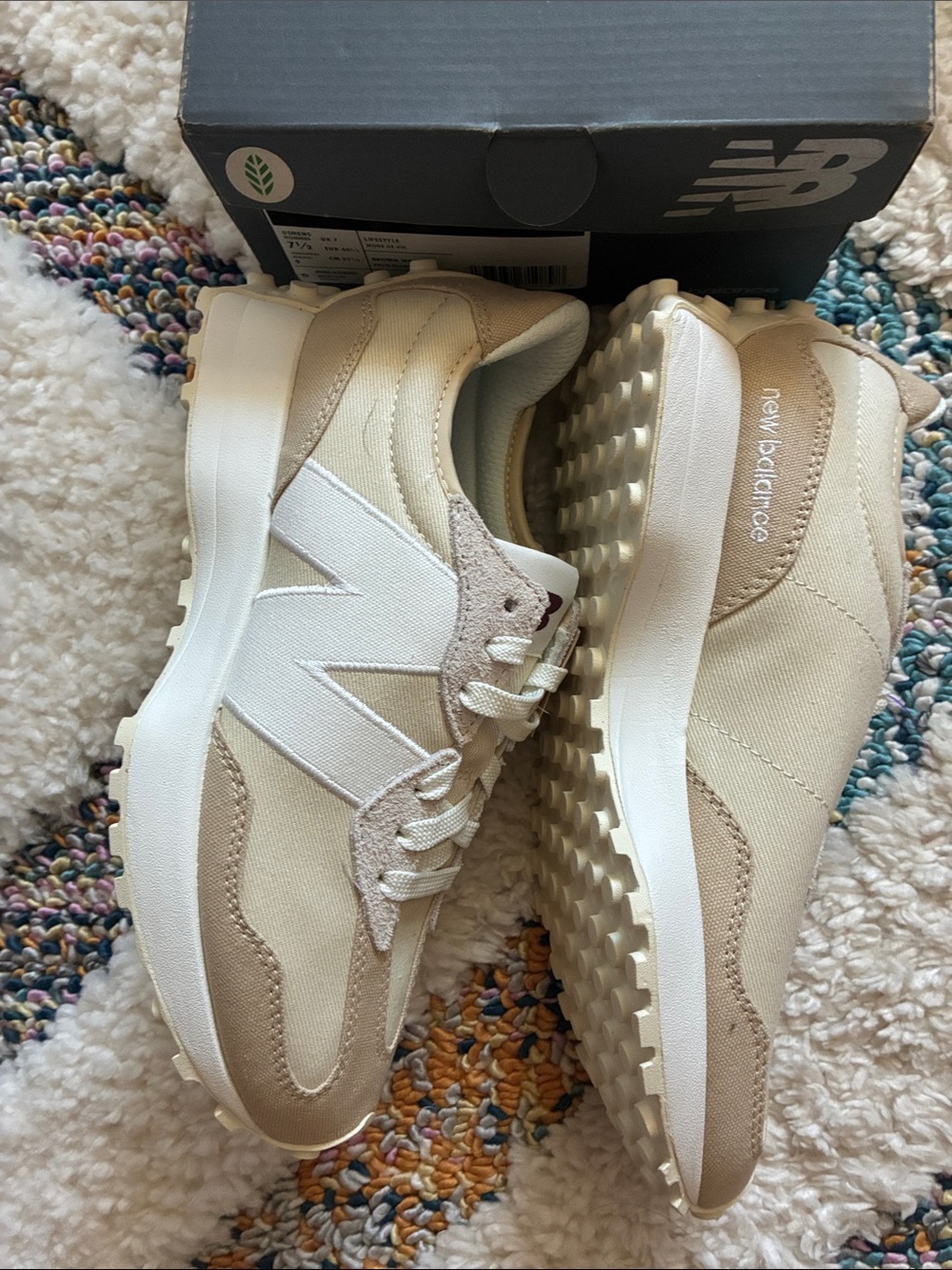 New Balance NWT 327 Beige snd white Sneakers - Picture 7 of 9